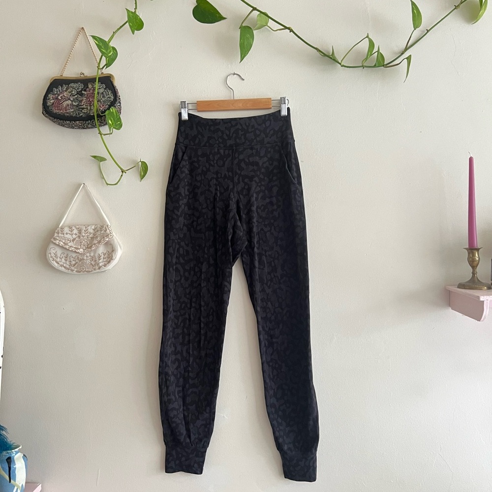 lululemon Align Jogger 28”